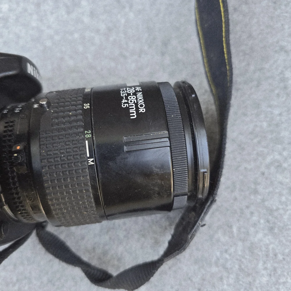 Nikon D80 10.2MP Digital SLR Camera Kit with 18-135mm AF-S DX Zoom-Nikkor Lens